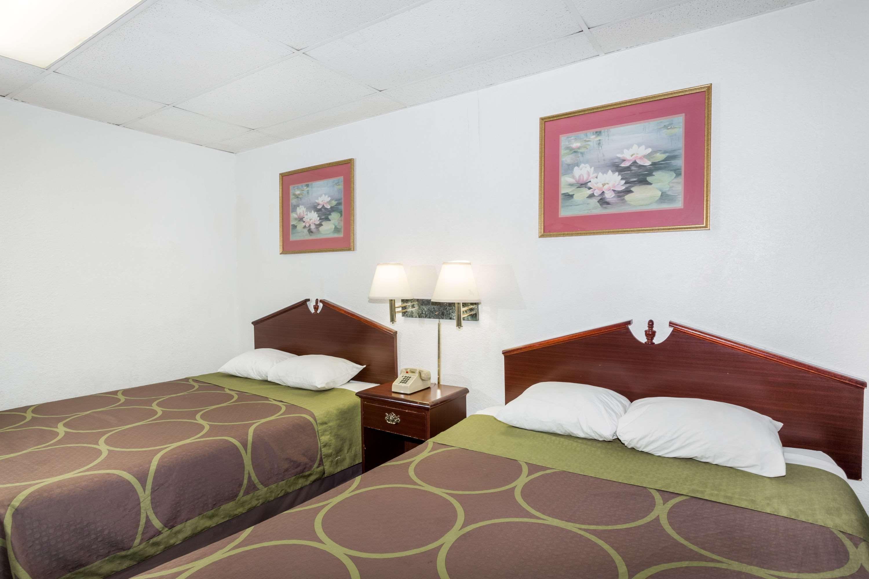 Super 8 By Wyndham Pompano Beach Exterior photo