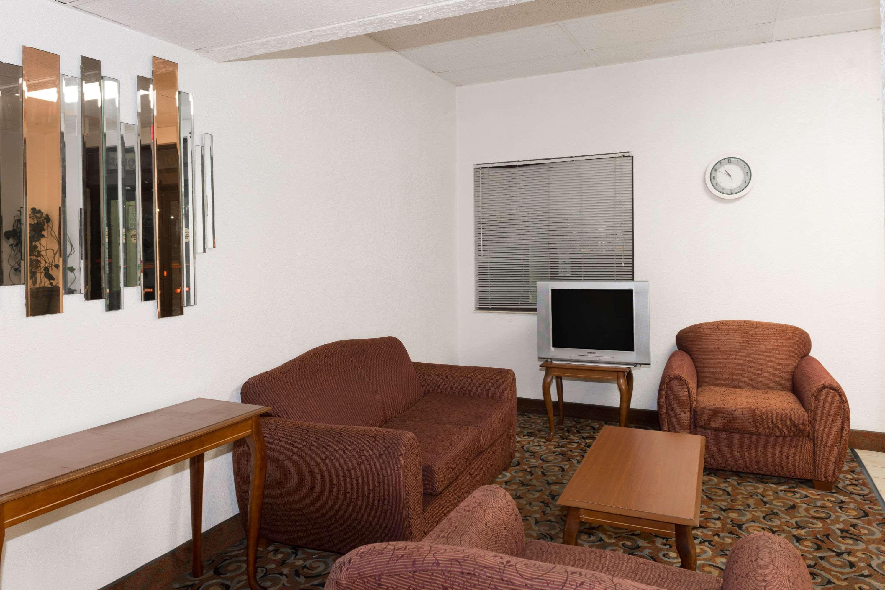 Super 8 By Wyndham Pompano Beach Exterior photo